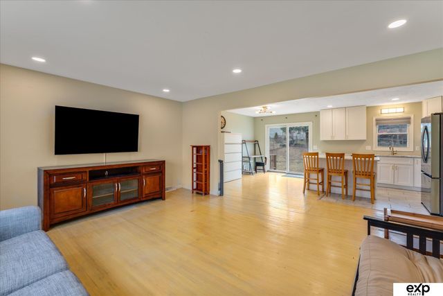 1270 S 164th Street, Omaha, NE 68130