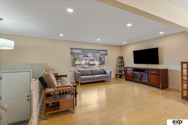 1270 S 164th Street, Omaha, NE 68130