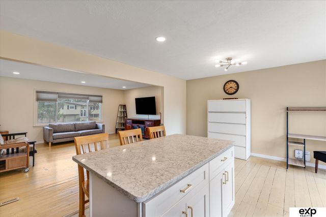 1270 S 164th Street, Omaha, NE 68130