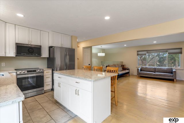 1270 S 164th Street, Omaha, NE 68130