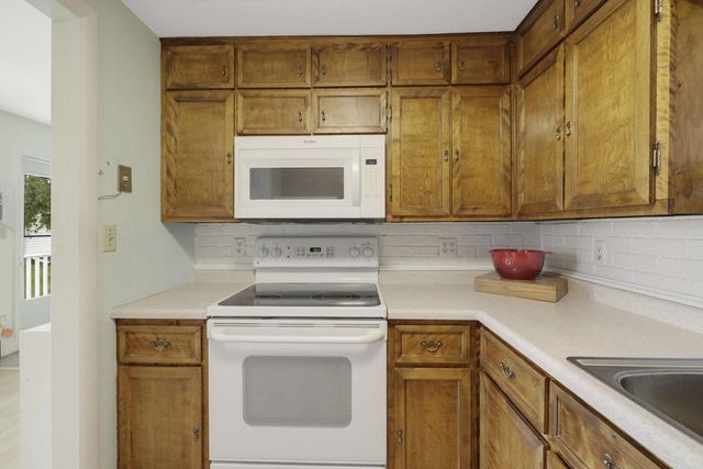 414 W HURON STREET, Omro, WI 54963
