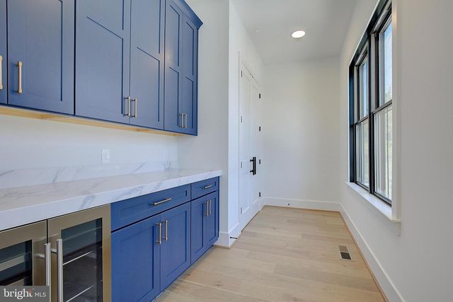 48A E LAKE DR, Annapolis, MD 21403