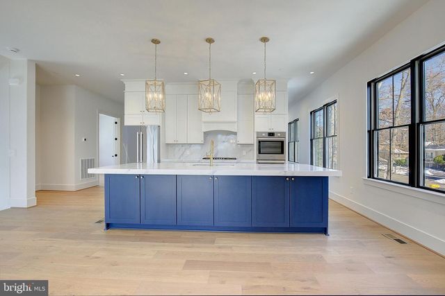 48A E LAKE DR, Annapolis, MD 21403