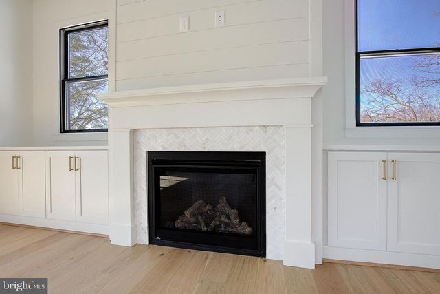 48A E LAKE DR, Annapolis, MD 21403