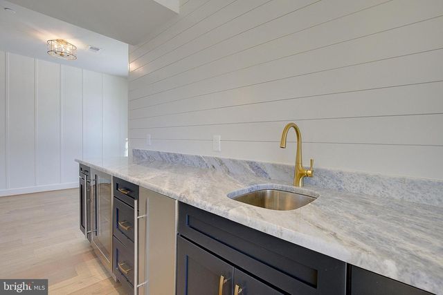 48A E LAKE DR, Annapolis, MD 21403