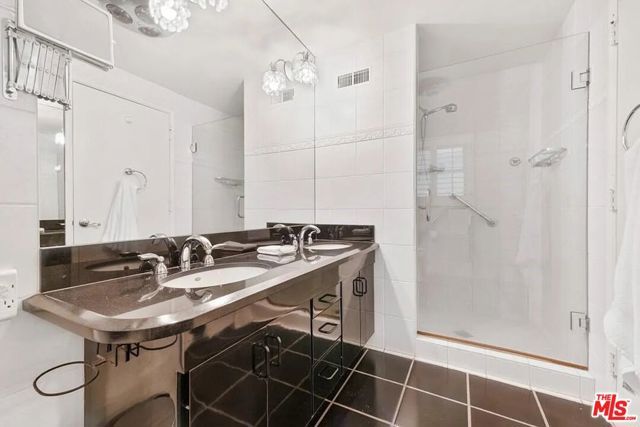 4363 Hayvenhurst Ave, Encino (los Angeles), CA 91436