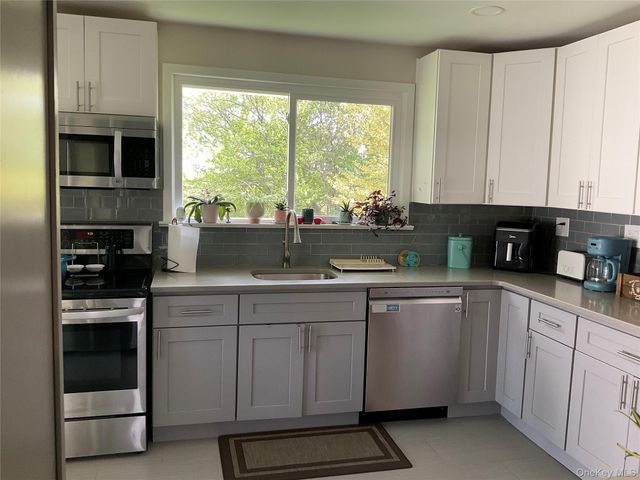 15 Brooker Drive, Newburgh, NY 12550