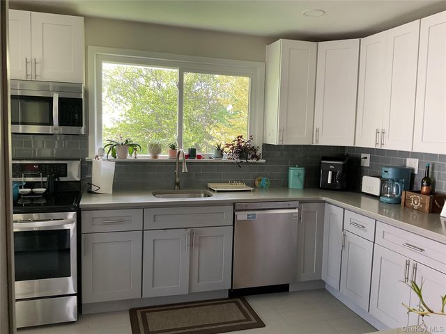 15 Brooker Drive, Newburgh, NY 12550