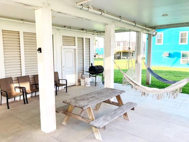 326 Sand Dune Court, Surfside Beach, TX 77541