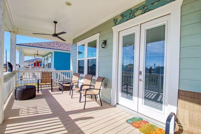 326 Sand Dune Court, Surfside Beach, TX 77541