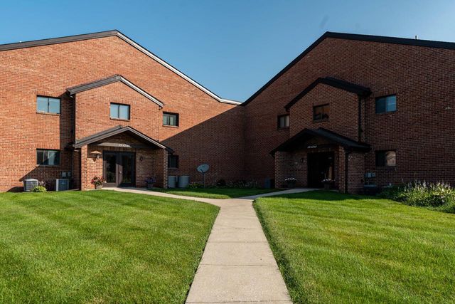 N58W23869 Hastings COURT #302, Sussex, WI 53089