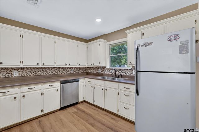 387 Avenue D, Point, TX 75472