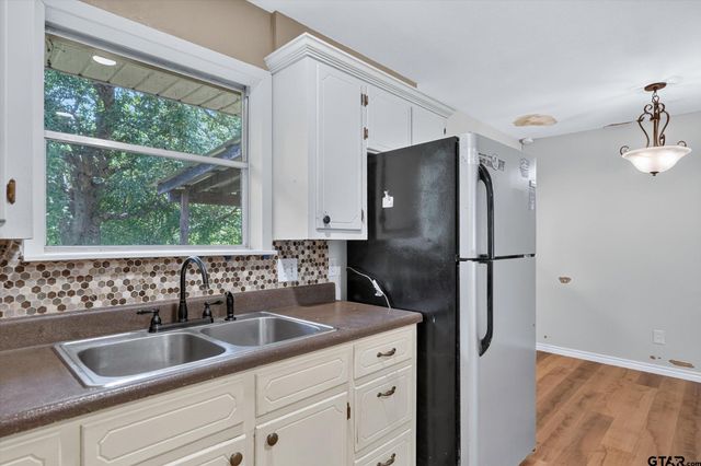 387 Avenue D, Point, TX 75472