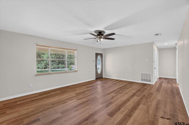387 Avenue D, Point, TX 75472