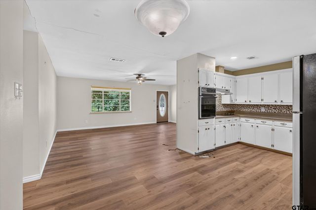 387 Avenue D, Point, TX 75472