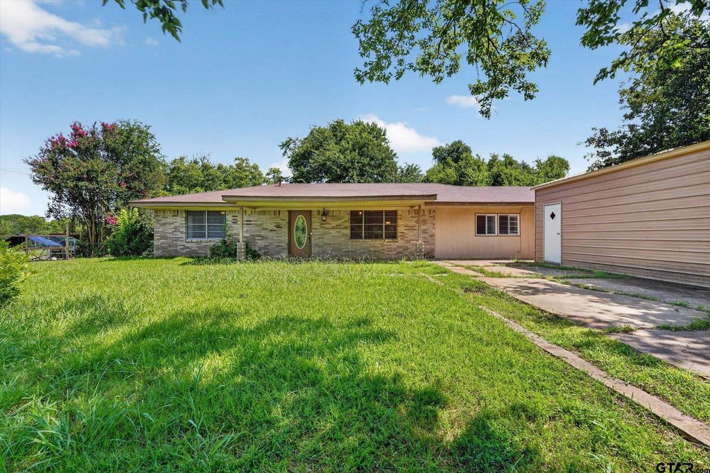 387 Avenue D, Point, TX 75472