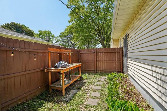 2009 Helene Parkway, Madison, WI 53711
