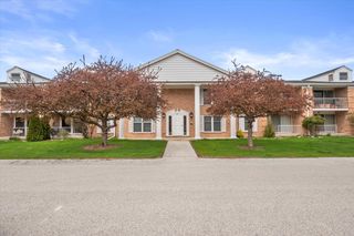 940 Heritage COURT #102, Mequon, WI 53092