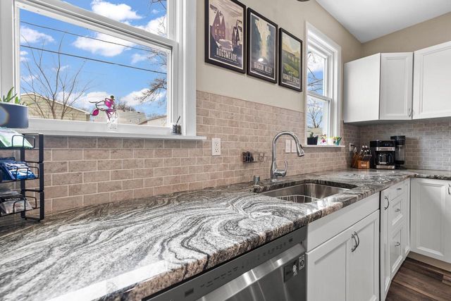 224 W Martin LANE, Milwaukee, WI 53207