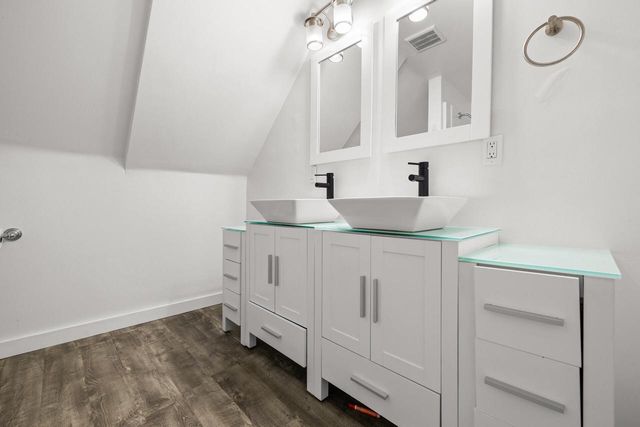 224 W Martin LANE, Milwaukee, WI 53207