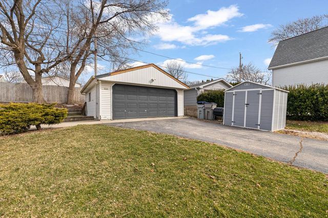 224 W Martin LANE, Milwaukee, WI 53207