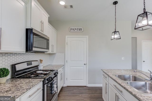5453 Barberry Avenue, Gainesville, GA 30566