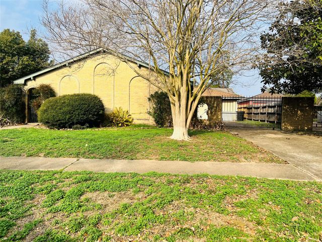 12614 Hunting Briar Drive, Houston, TX 77099