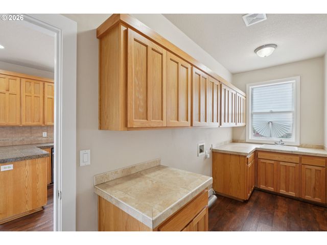 15965 LEO Ct, Oregon City, OR 97045