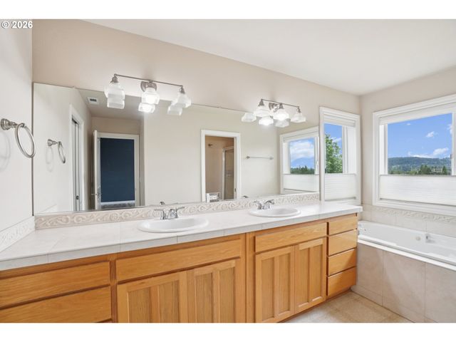 15965 LEO Ct, Oregon City, OR 97045