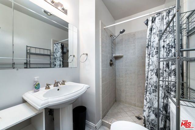 5232 Corteen Place 25, Valley Village, CA 91607