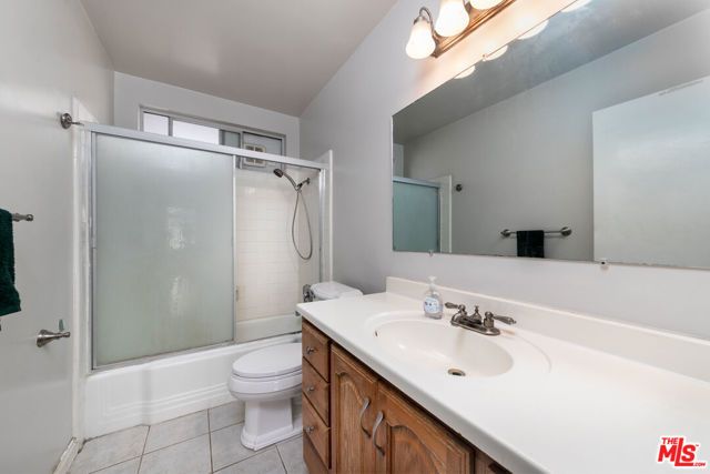 5232 Corteen Place 25, Valley Village, CA 91607