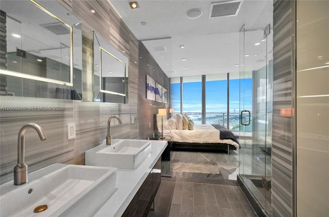 1100 Biscayne Blvd 6001, Miami, FL 33132