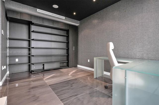 1100 Biscayne Blvd 6001, Miami, FL 33132