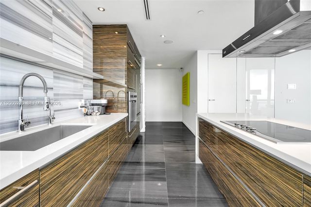 1100 Biscayne Blvd 6001, Miami, FL 33132