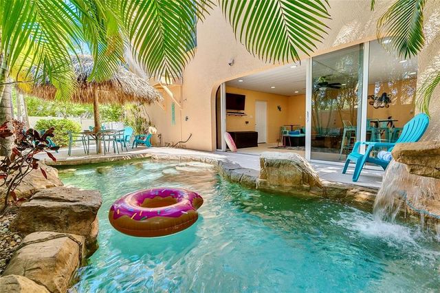 4001 5TH AVENUE, Holmes Beach, FL 34217