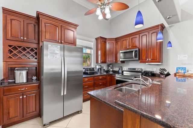 4001 5TH AVENUE, Holmes Beach, FL 34217