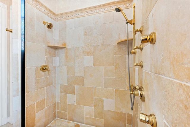 4001 5TH AVENUE, Holmes Beach, FL 34217