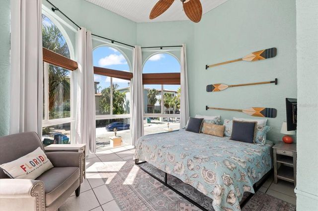 4001 5TH AVENUE, Holmes Beach, FL 34217