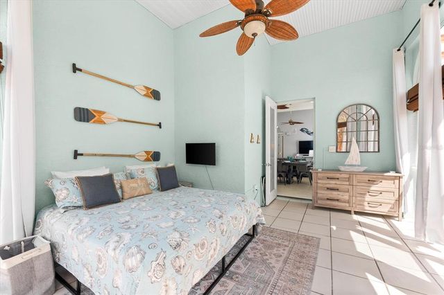 4001 5TH AVENUE, Holmes Beach, FL 34217