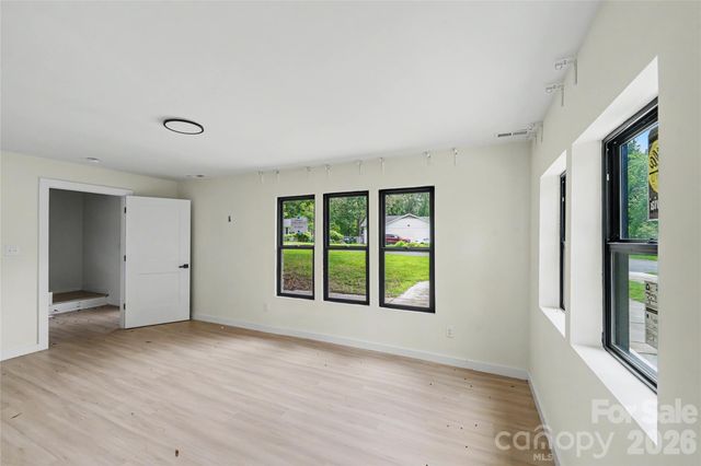 3801 Woodleaf Road, Charlotte, NC 28205