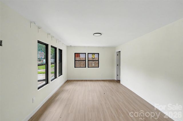 3801 Woodleaf Road, Charlotte, NC 28205