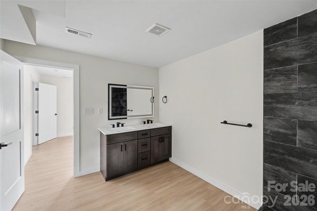 3801 Woodleaf Road, Charlotte, NC 28205