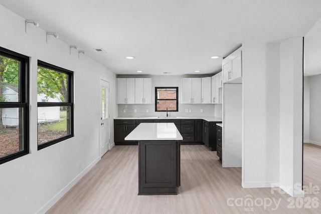 3801 Woodleaf Road, Charlotte, NC 28205