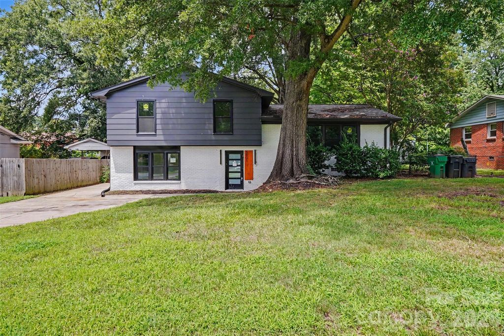 3801 Woodleaf Road, Charlotte, NC 28205