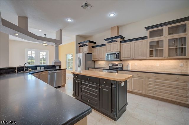 638 Parkdale BLVD, Lehigh Acres, FL 33974