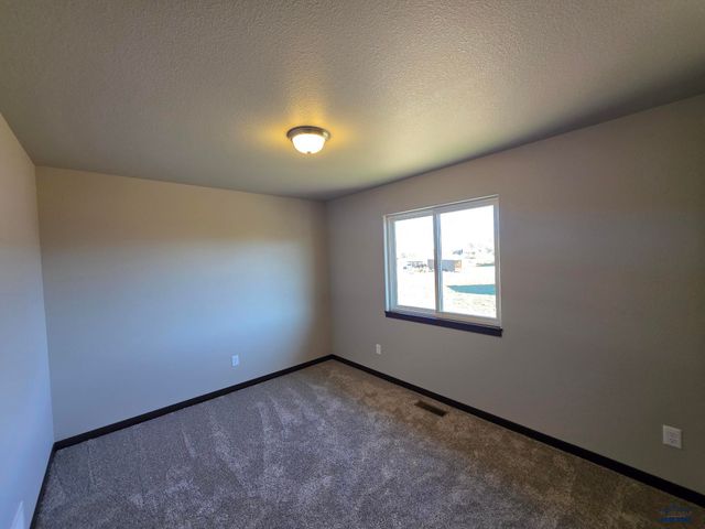 3974 MAGNUM RD, Rapid City, SD 57703