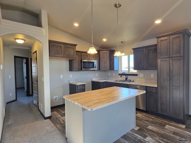3974 MAGNUM RD, Rapid City, SD 57703