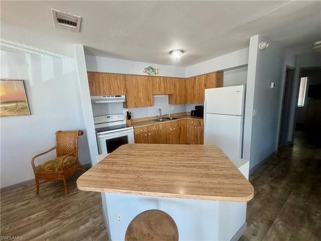 200 Mid Island DR, Fort Myers Beach, FL 33931