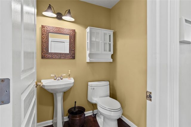 1600 Sunnington Grove Drive, Dayton, OH 45458