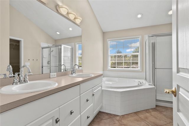 1600 Sunnington Grove Drive, Dayton, OH 45458